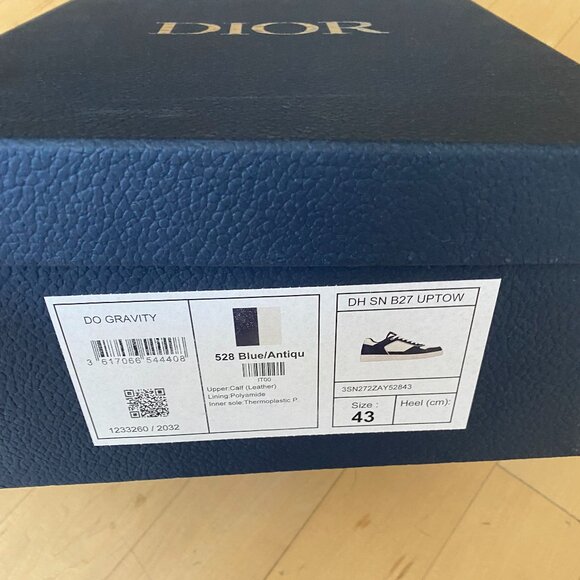 DIOR Empty Shoe Box storage includes ribbon and folder - Picture 2 of 5